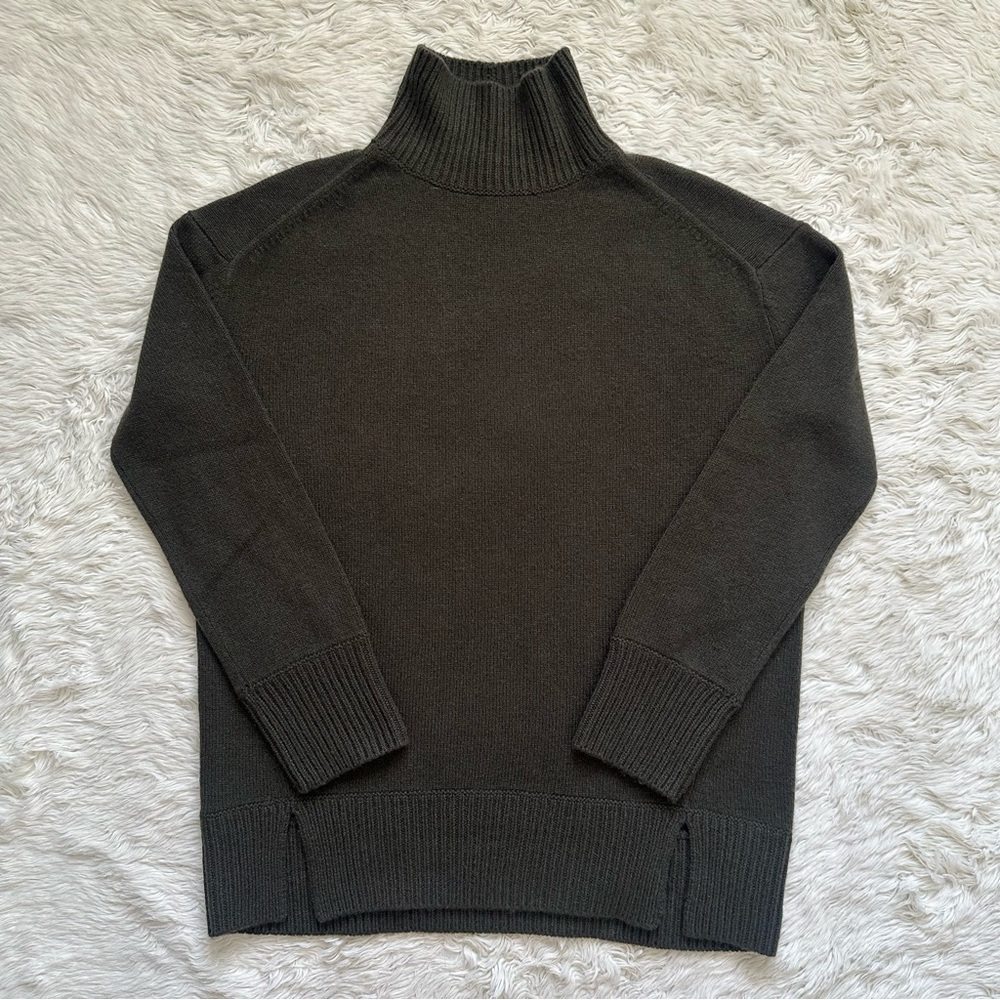 Vince Sweater 100% Cashmere Side-Slit Turtleneck Mockneck Long Sleeve Sz XS